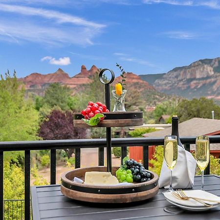 Sedona Radiance, Telescope & Stars, Grand Red Rock Views Patio Deck, Pool & Hot Tub, Fire Pit! Villa Exterior photo