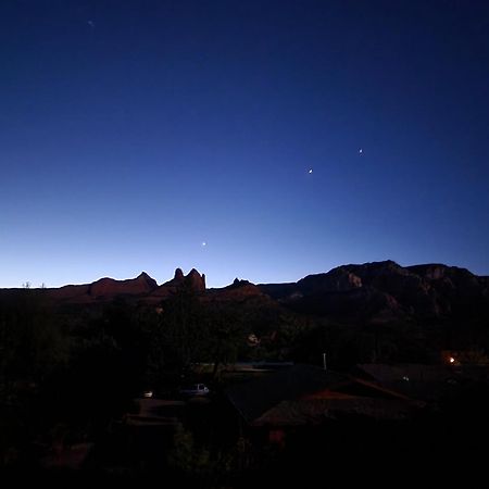 Sedona Radiance, Telescope & Stars, Grand Red Rock Views Patio Deck, Pool & Hot Tub, Fire Pit! Villa Exterior photo