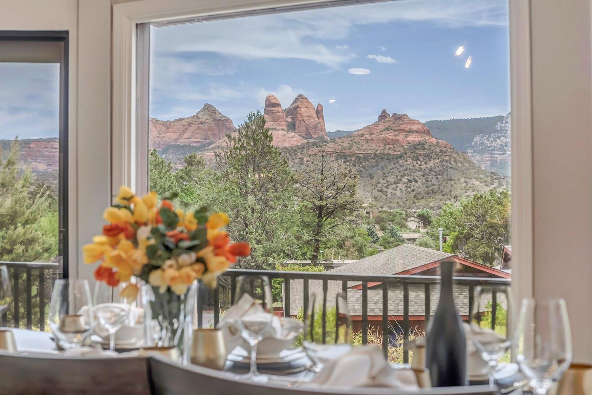 Sedona Radiance, Telescope & Stars, Grand Red Rock Views Patio Deck, Pool & Hot Tub, Fire Pit! Villa Exterior photo