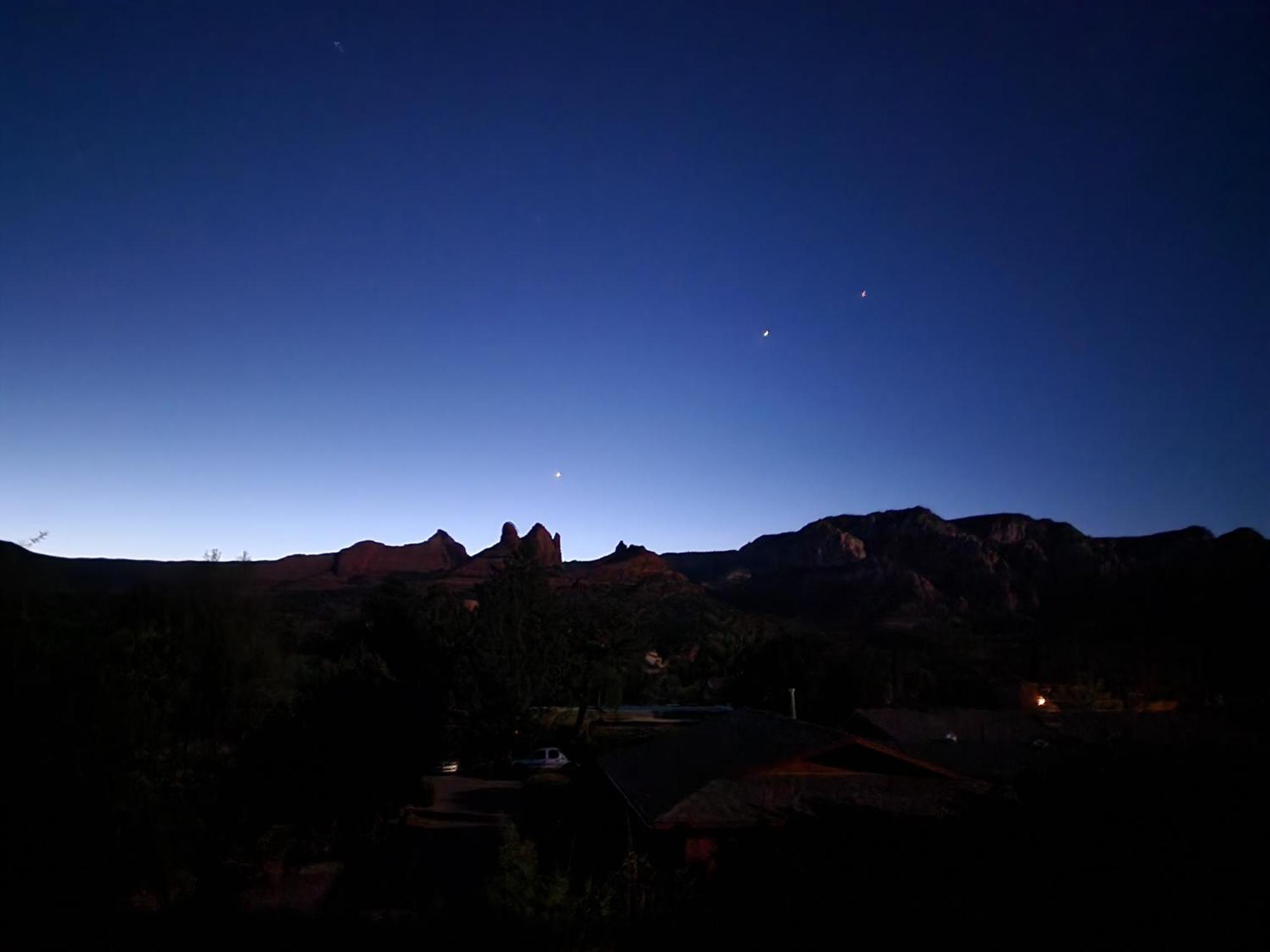 Sedona Radiance, Telescope & Stars, Grand Red Rock Views Patio Deck, Pool & Hot Tub, Fire Pit! Villa Exterior photo