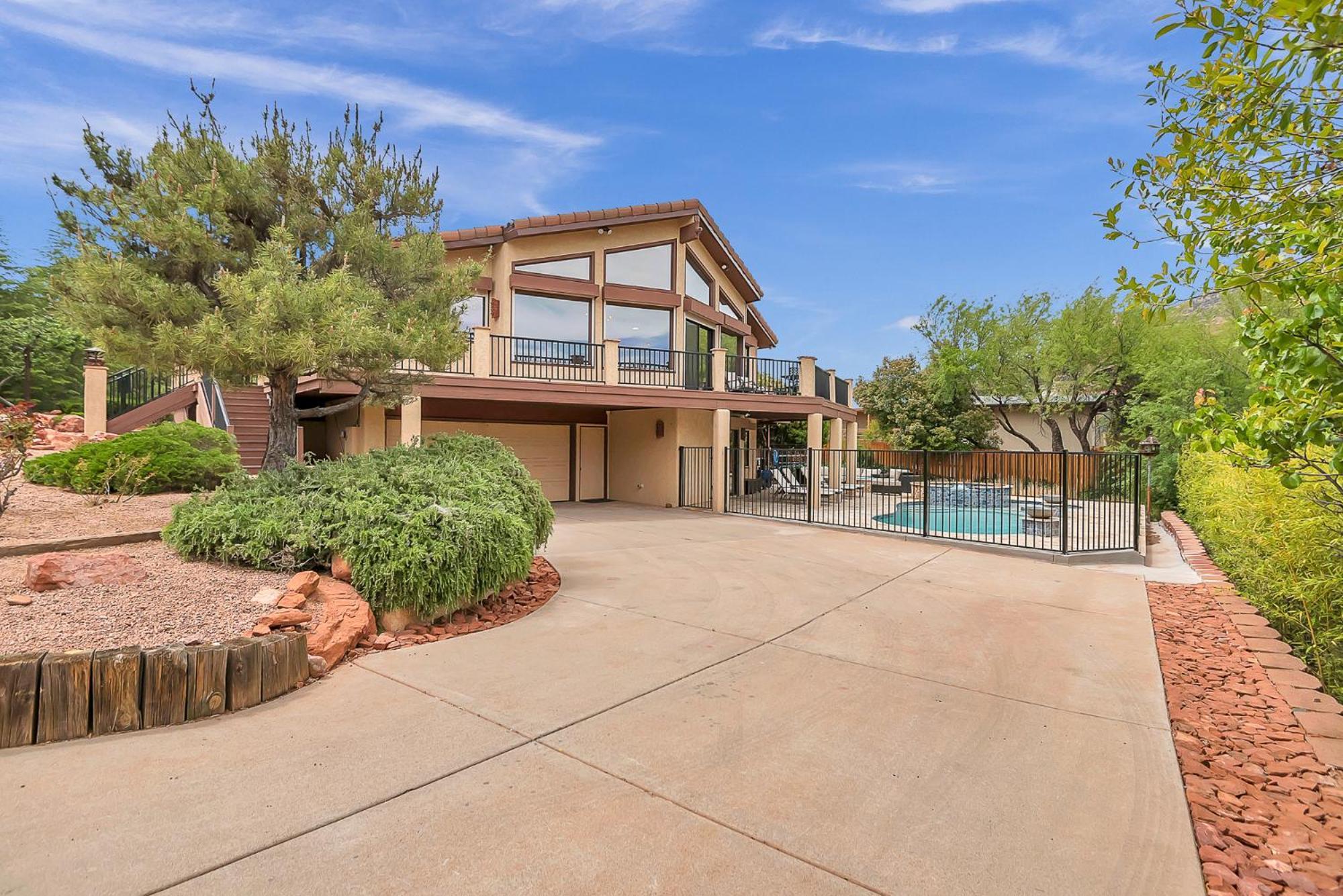 Sedona Radiance, Telescope & Stars, Grand Red Rock Views Patio Deck, Pool & Hot Tub, Fire Pit! Villa Exterior photo