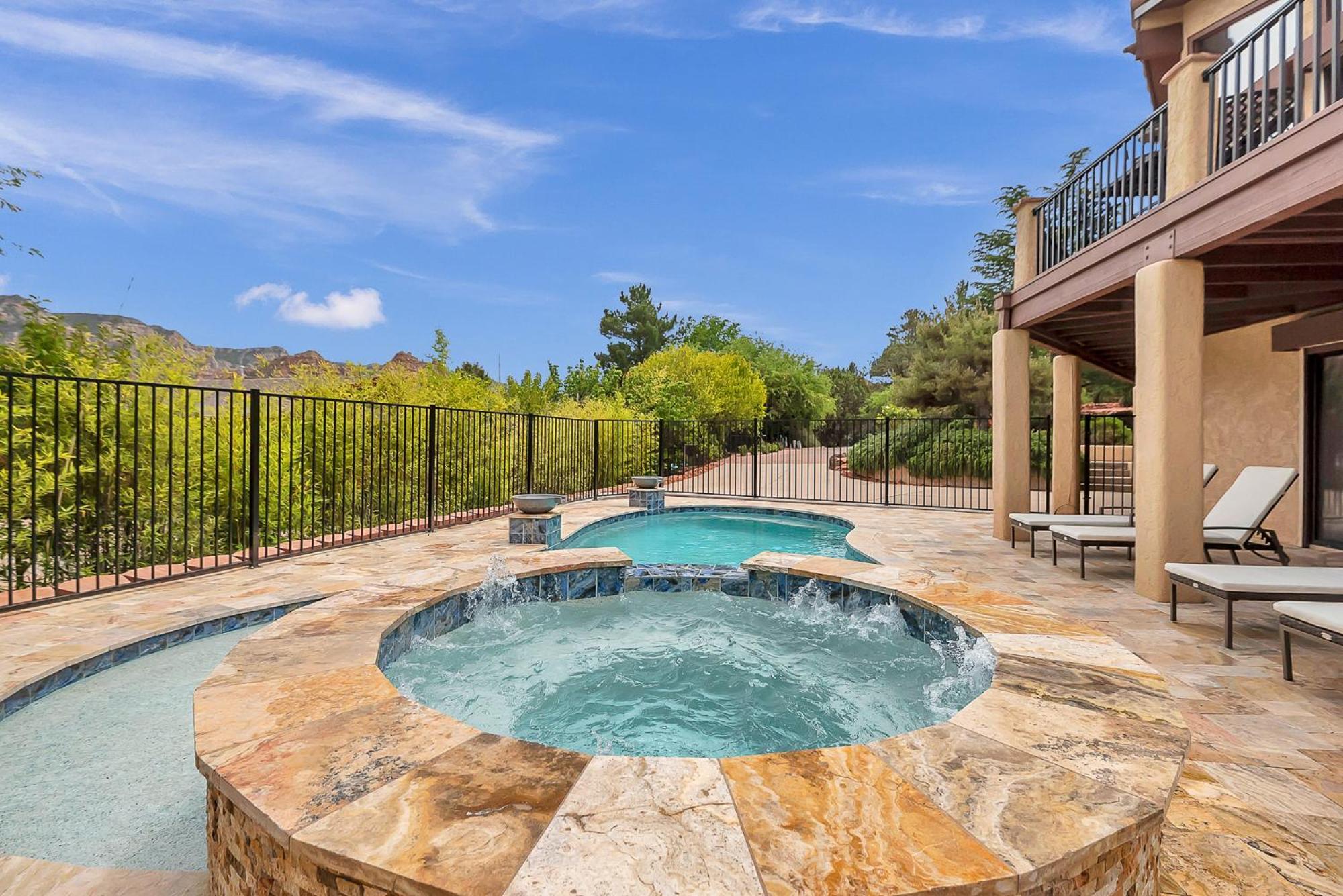 Sedona Radiance, Telescope & Stars, Grand Red Rock Views Patio Deck, Pool & Hot Tub, Fire Pit! Villa Exterior photo