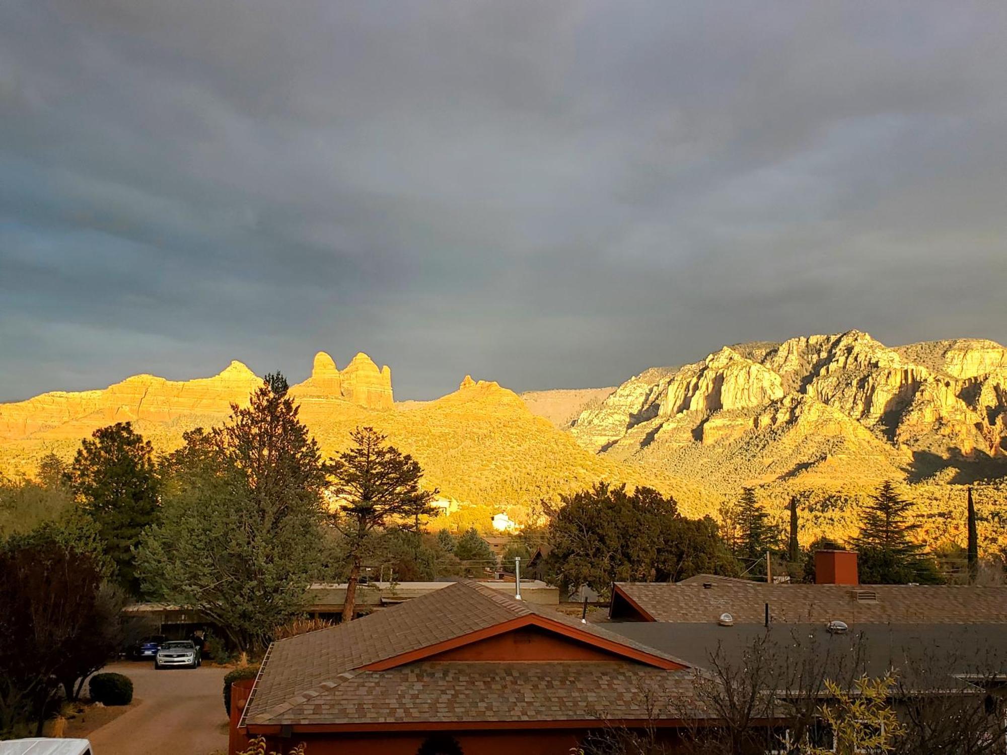 Sedona Radiance, Telescope & Stars, Grand Red Rock Views Patio Deck, Pool & Hot Tub, Fire Pit! Villa Exterior photo