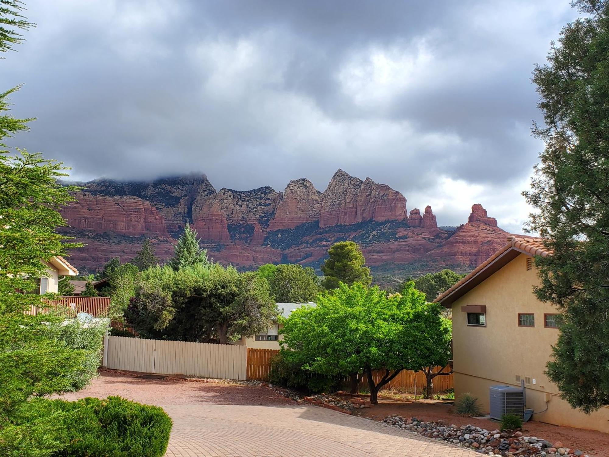 Sedona Radiance, Telescope & Stars, Grand Red Rock Views Patio Deck, Pool & Hot Tub, Fire Pit! Villa Exterior photo