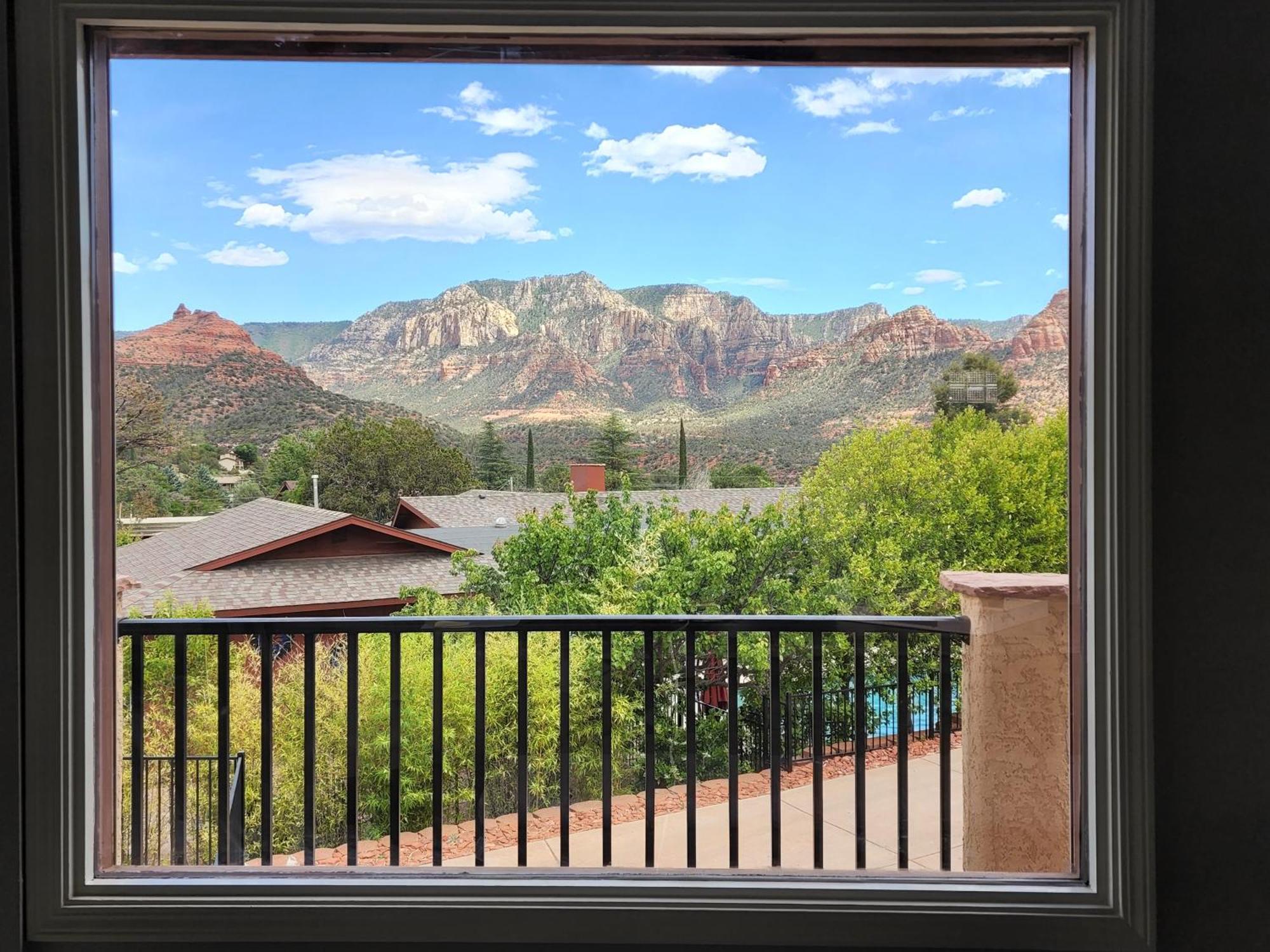 Sedona Radiance, Telescope & Stars, Grand Red Rock Views Patio Deck, Pool & Hot Tub, Fire Pit! Villa Exterior photo