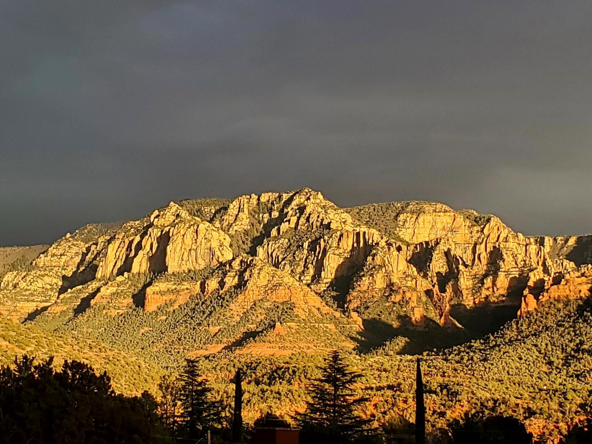 Sedona Radiance, Telescope & Stars, Grand Red Rock Views Patio Deck, Pool & Hot Tub, Fire Pit! Villa Exterior photo