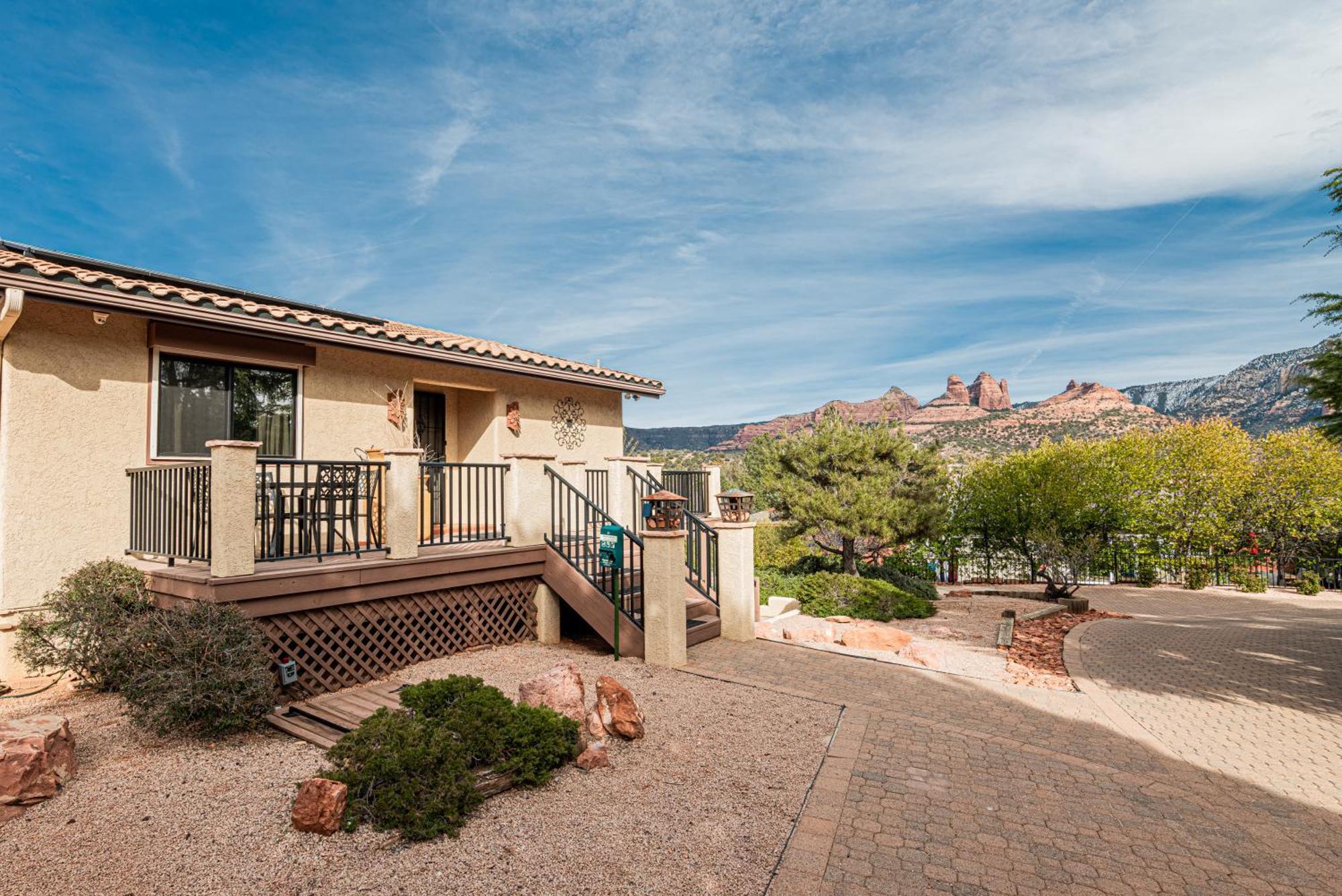 Sedona Radiance, Telescope & Stars, Grand Red Rock Views Patio Deck, Pool & Hot Tub, Fire Pit! Villa Exterior photo