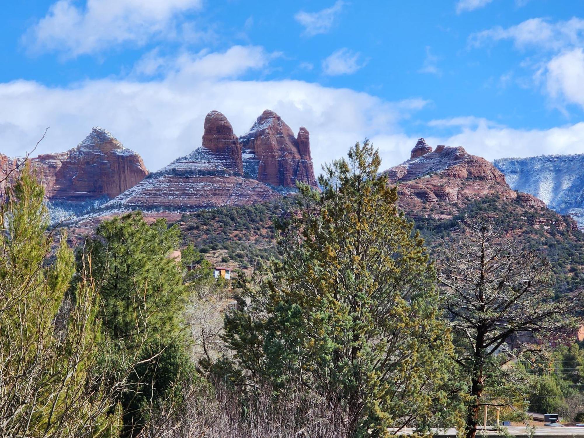 Sedona Radiance, Telescope & Stars, Grand Red Rock Views Patio Deck, Pool & Hot Tub, Fire Pit! Villa Exterior photo