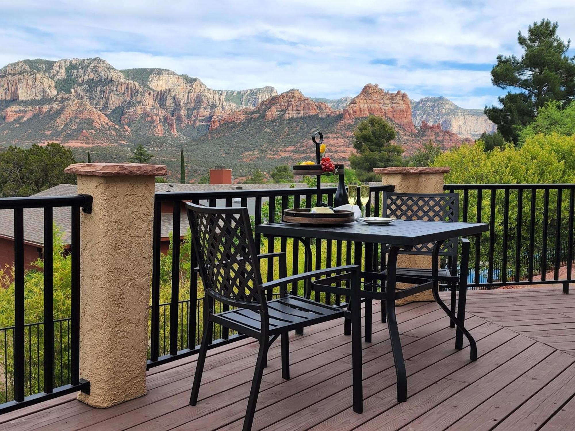 Sedona Radiance, Telescope & Stars, Grand Red Rock Views Patio Deck, Pool & Hot Tub, Fire Pit! Villa Exterior photo